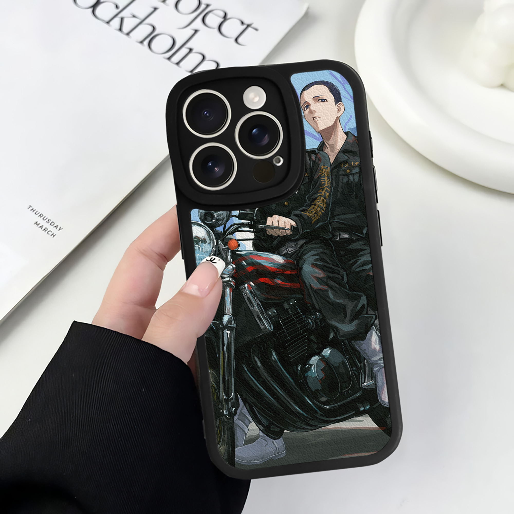 （画像用） 東京リベンジャーズ Tokyo Revengers 【iPhone 16シリーズ対応】シリコンスマホケース（レザー調） 材質：シリコン